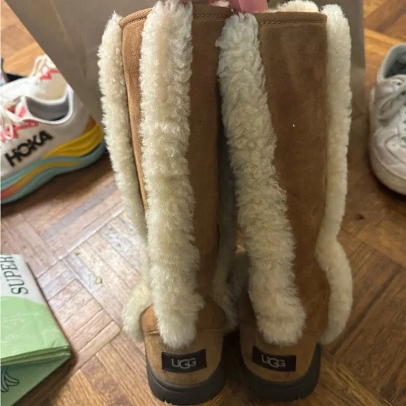 UGG Women's Sunburst Tall Boots US size 6. - Picture 6 of 11